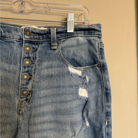 Women’s Abercrombie & Fitch Cropped Mom Distressed Jean with Button Fly - Picture 6 of 10